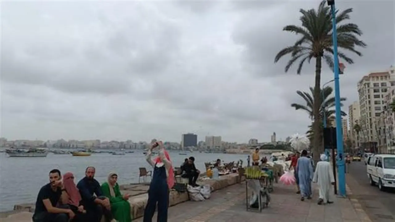 تحذيرات عاجلة بالإسكندرية.. تقلبات قوية تضرب حالة الطقس خلال ساعات الاثنين المقبل